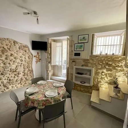 Casa Con Terrazza In Ortigia Lejlighed